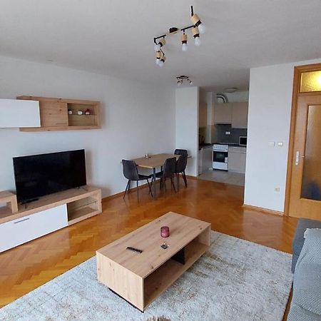 Med Man Apartmani Славонський Брод Екстер'єр фото