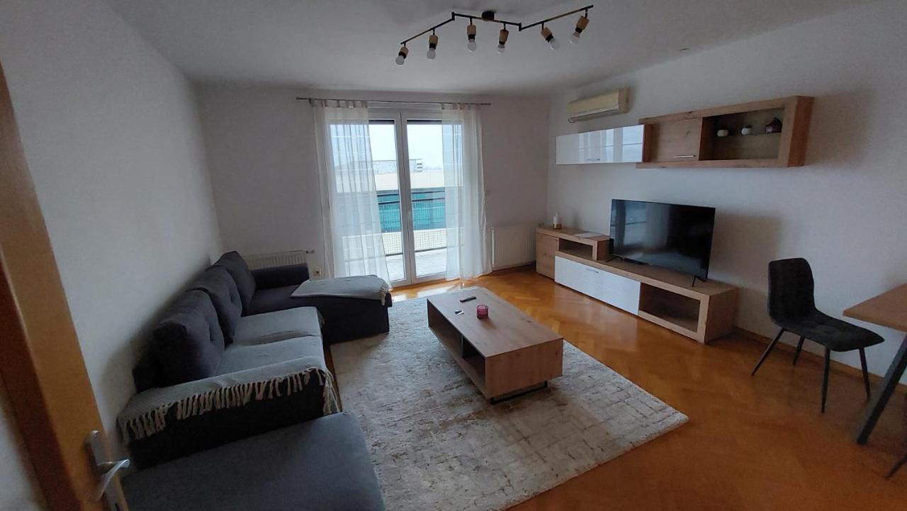 Med Man Apartmani Славонський Брод Екстер'єр фото