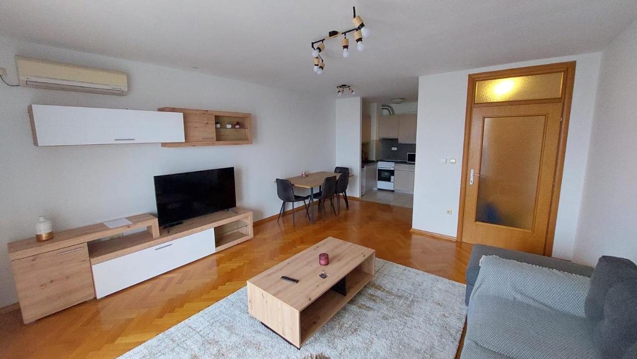 Med Man Apartmani Славонський Брод Екстер'єр фото
